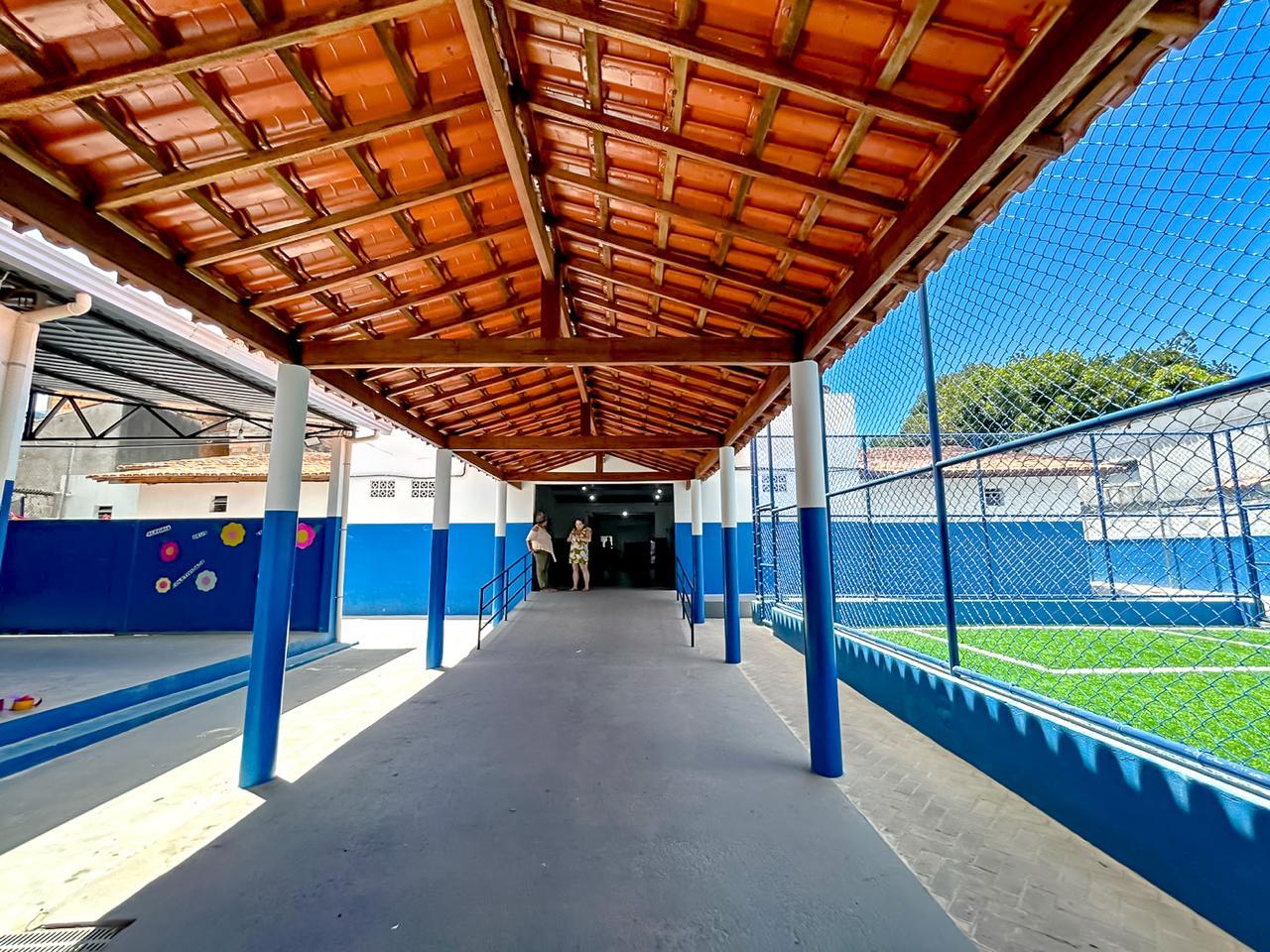 Escola Municipal Antônio Osório Batista, no Cambolo, recebe reforma completa e ganha quadra com grama sintética 7