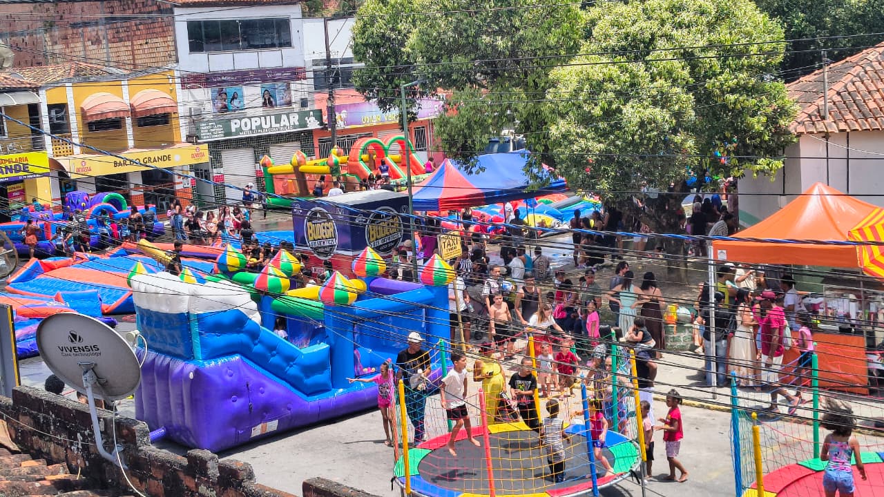 Itagimirim celebra o Dia das Crianças com muita diversão e alegria na praça principal da cidade 5