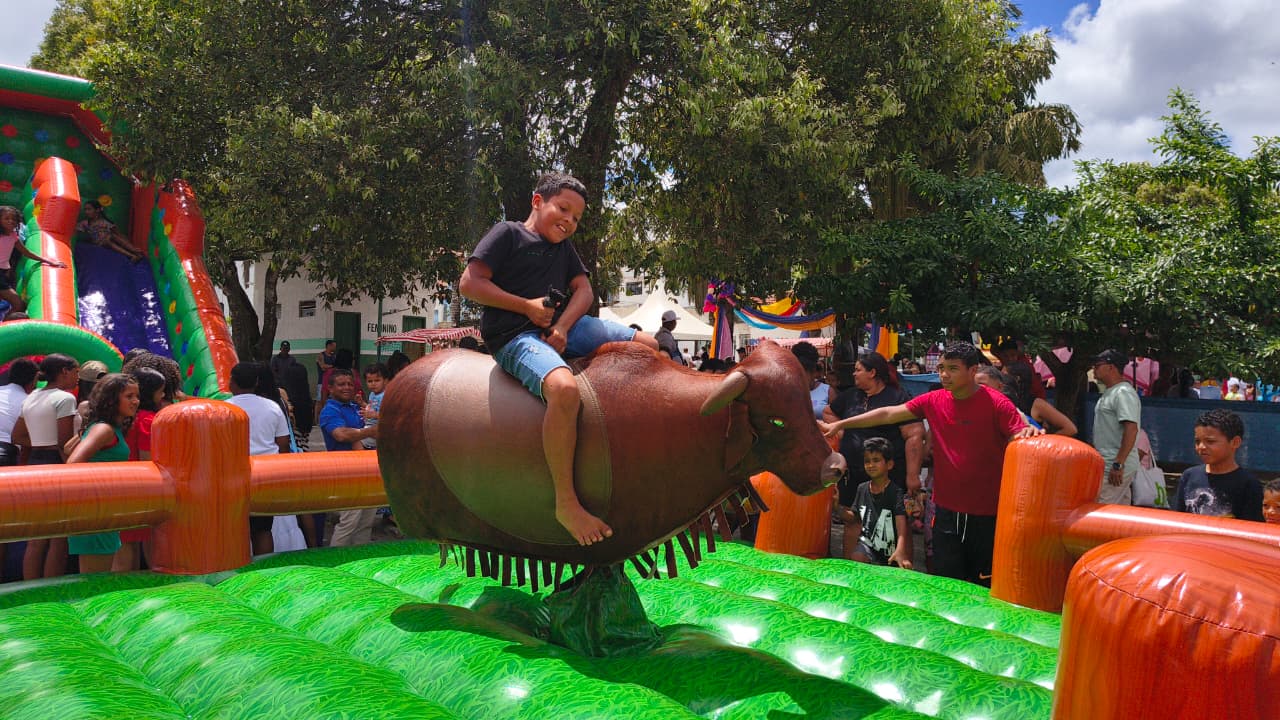Itagimirim celebra o Dia das Crianças com muita diversão e alegria na praça principal da cidade 7