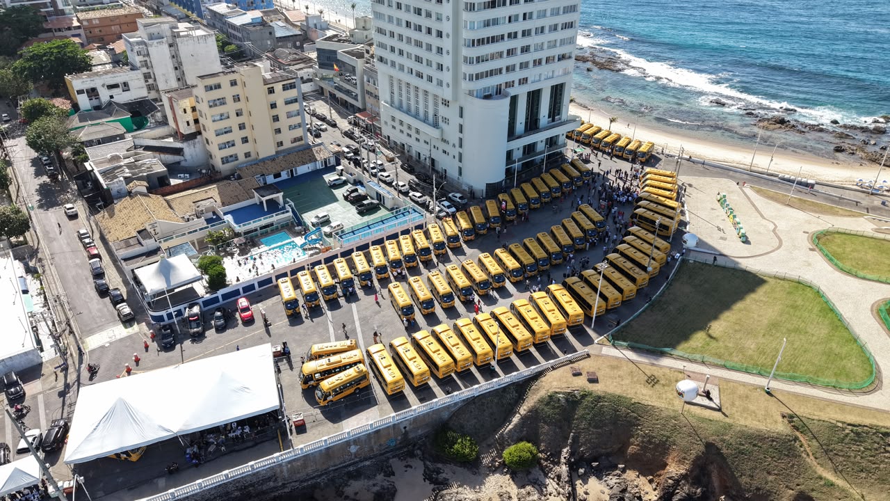 Deputada Cláudia Oliveira viabiliza ônibus escolares para Eunápolis, Itabela e Guaratinga 6