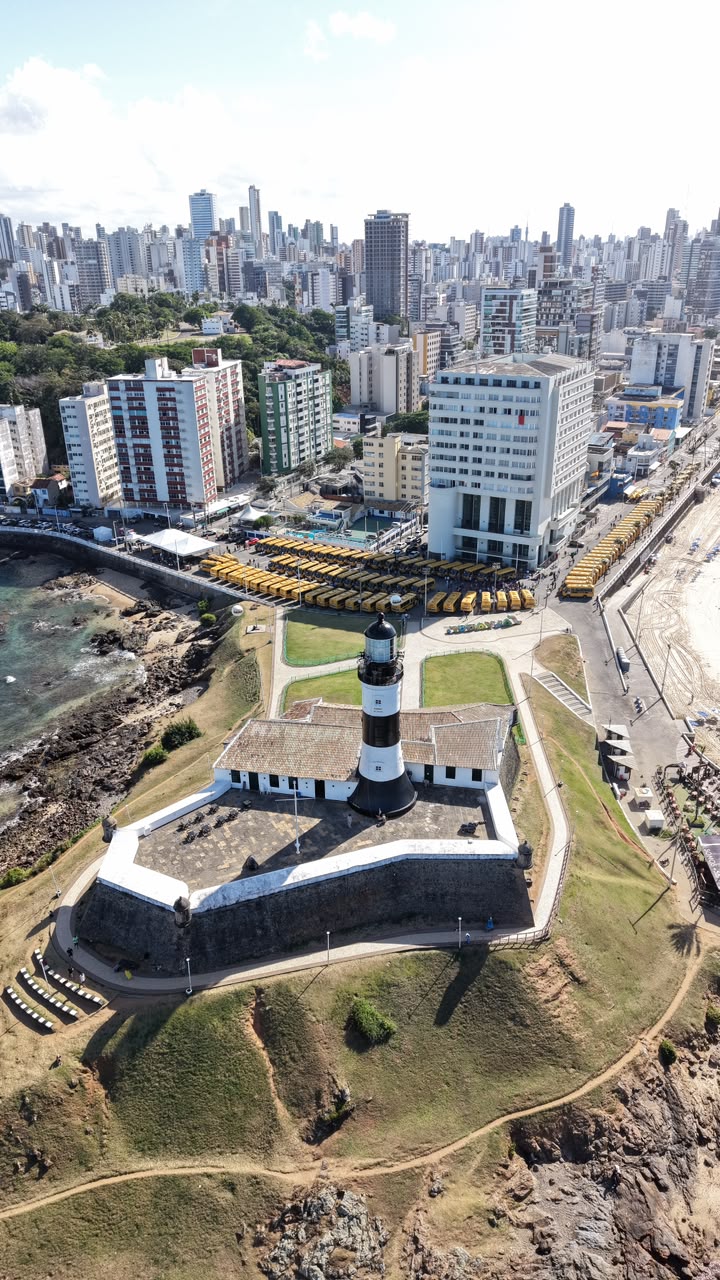 Deputada Cláudia Oliveira viabiliza ônibus escolares para Eunápolis, Itabela e Guaratinga 7