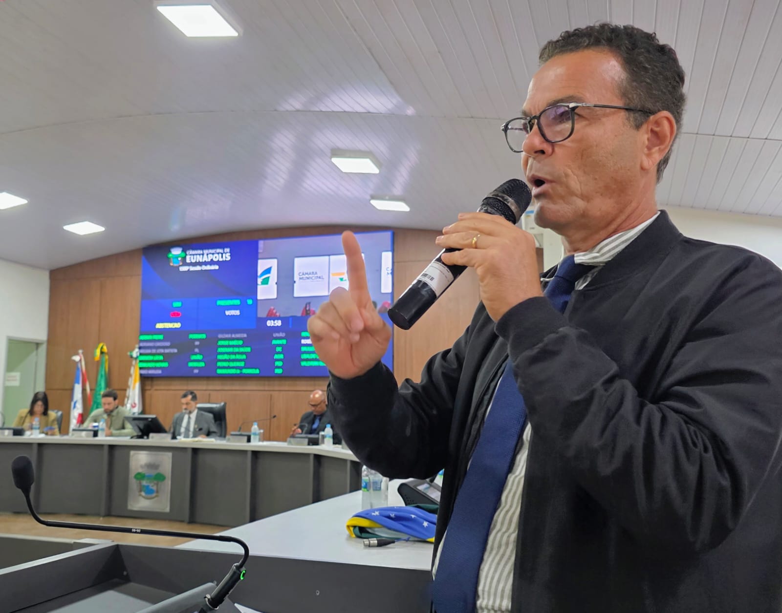 Vereadores aprovam projeto que amplia transparência e cria Fila Zero no SUS em Eunápolis 7
