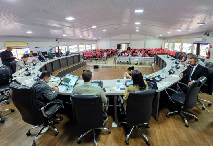 Vereadores aprovam projeto que amplia transparência e cria Fila Zero no SUS em Eunápolis Vereadores aprovam projeto que amplia transparência e cria Fila Zero no SUS em Eunápolis 4