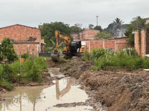 Prefeitura de Porto Seguro realiza limpeza preventiva no Alto do Vilas para reduzir riscos de alagamentos Prefeitura de Porto Seguro realiza limpeza preventiva no Alto do Vilas para reduzir riscos de alagamentos 1