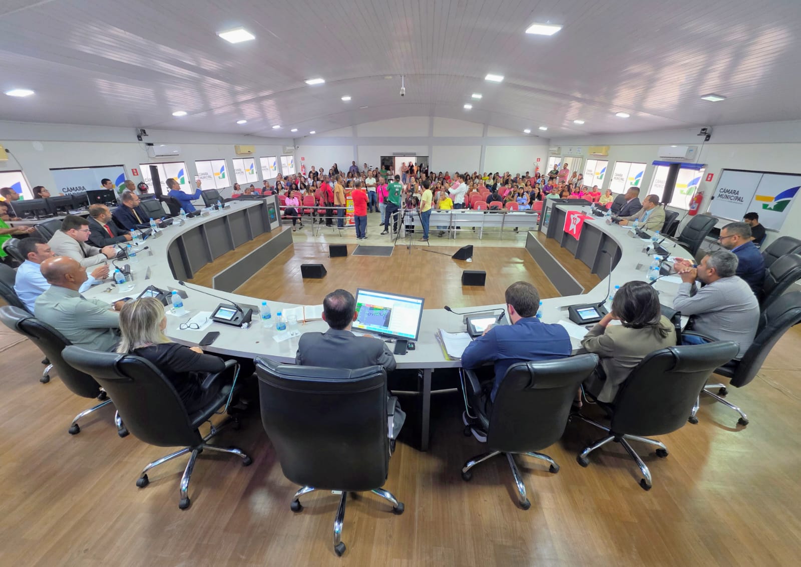 Vereadores aprovam Projeto de Lei com objetivo de garantir merenda escolar nas férias a alunos da rede municipal 7