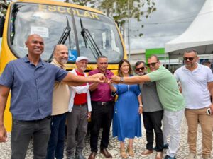 Prefeitura de Eunápolis entrega sete novos veículos para a Saúde, Educação, Assistência Social e Serviços Públicos Prefeitura de Eunápolis entrega sete novos veículos para a Saúde, Educação, Assistência Social e Serviços Públicos 1