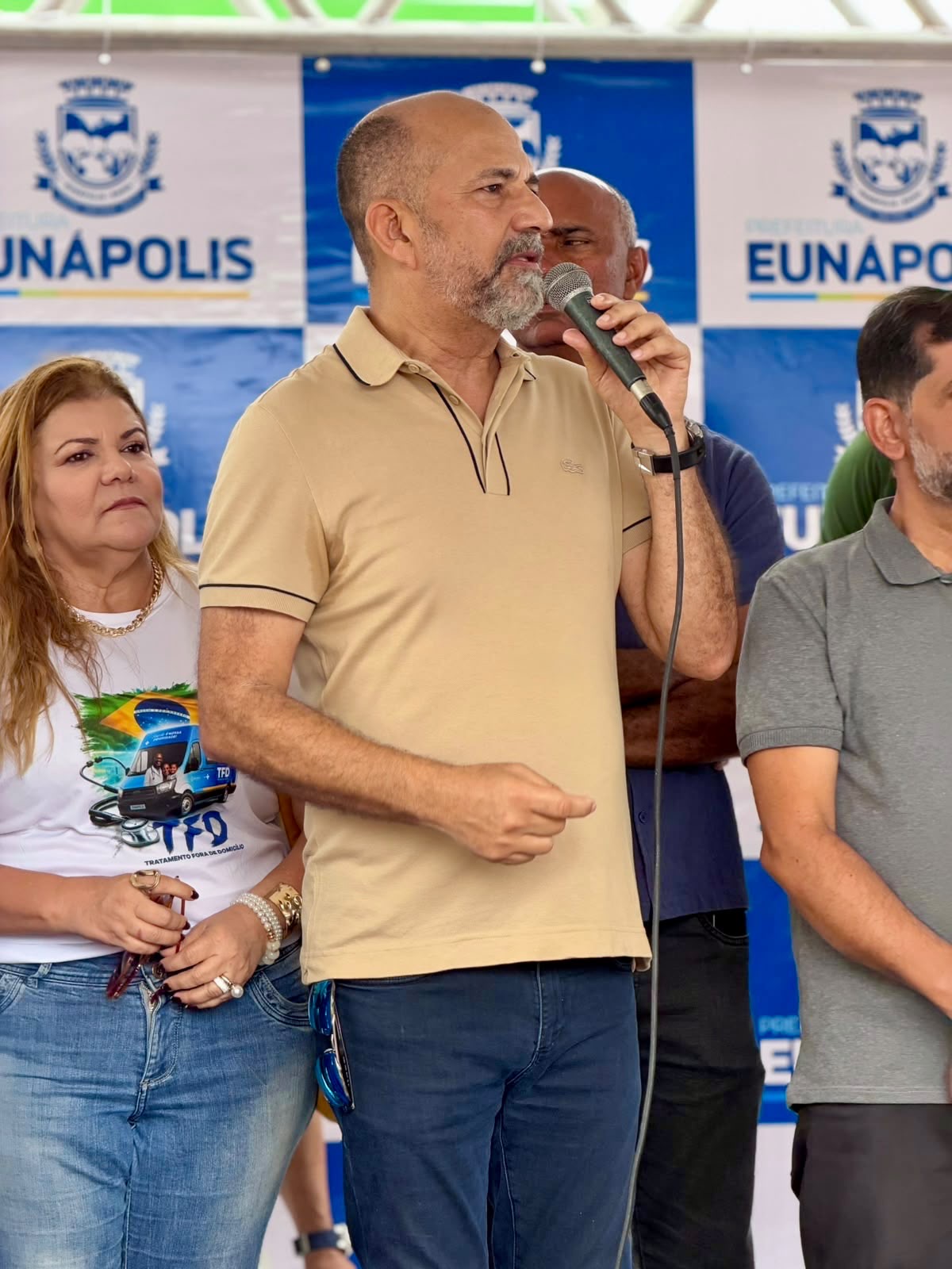 Prefeitura de Eunápolis entrega sete novos veículos para a Saúde, Educação, Assistência Social e Serviços Públicos 6