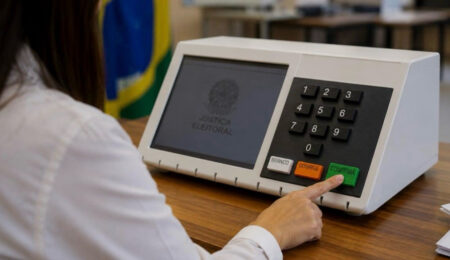 Eleitores de Eunápolis devem ficar atentos a mudanças nos locais de votação Eleitores de Eunápolis devem ficar atentos a mudanças nos locais de votação 7