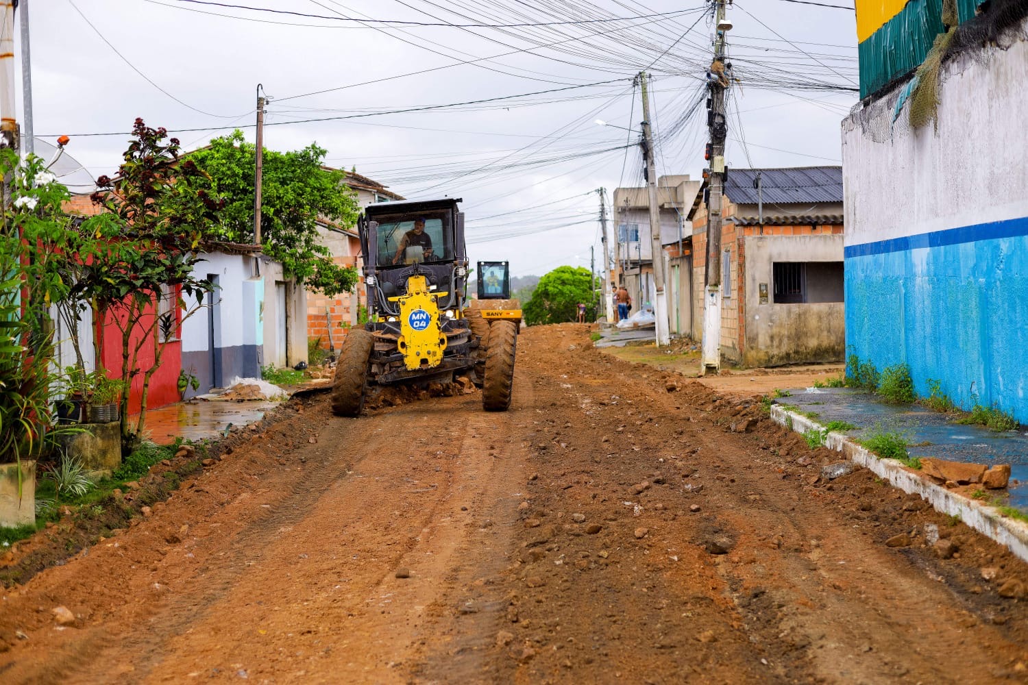 Prefeitura de Eunápolis avança com pavimentações no Alecrim II, Nova Eunápolis, Colônia e Santa Isabel 4